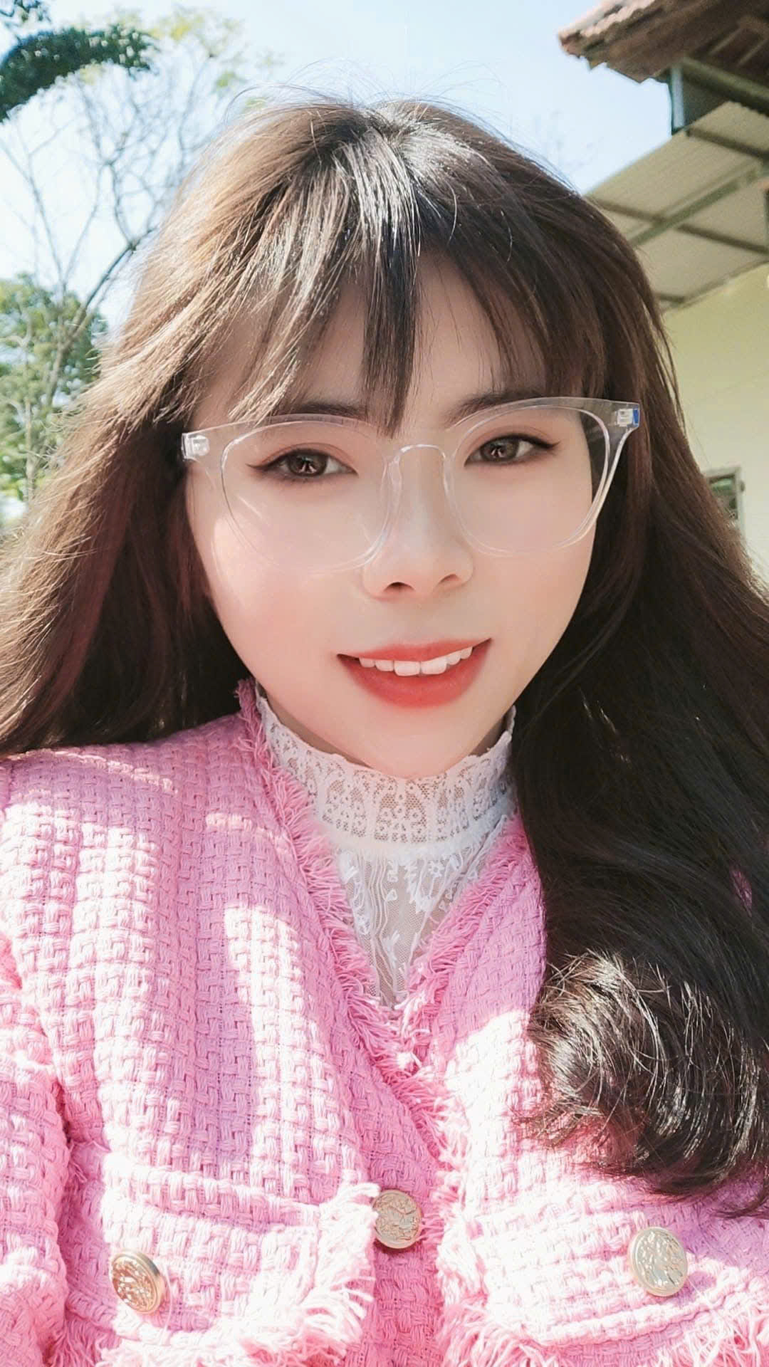 Cô Nguyễn Nam